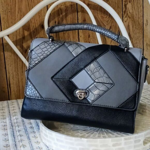 Adrienne Vittadini Designer Purse, Shoulder Bag, Crossbody Bag - Picture 14 of 16